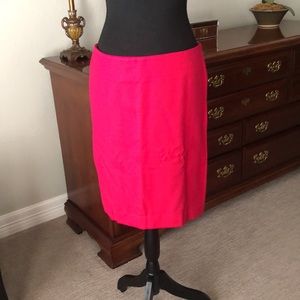 Women’s pencil skirt size 6 Talbots. Pink excellent Condition. Super cute skirt!